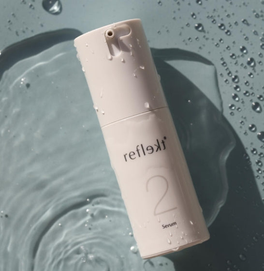 Relfekt Serum on a blueground and shallow water