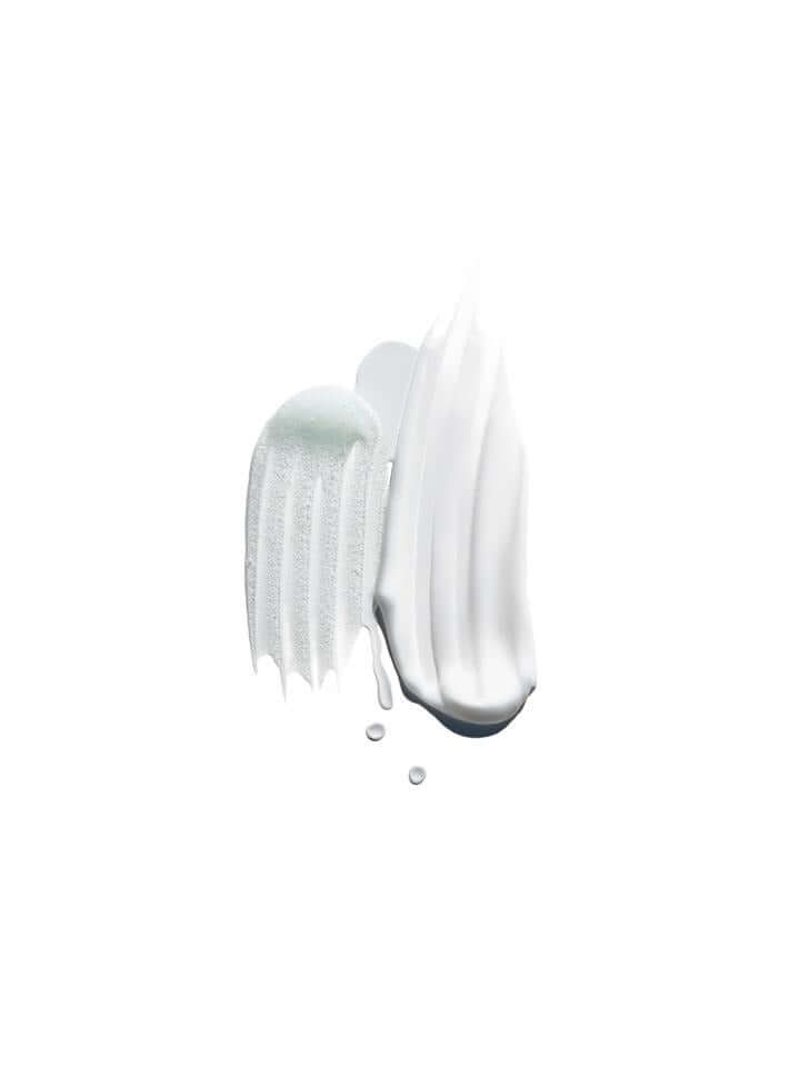 Key ingredients in Reflekt Skincare Set: hyaluronic acid, vitamin C, peptides, and fruit enzymes